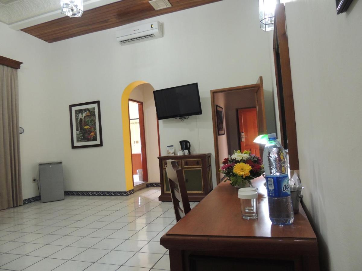 Hotel Concierge Plaza Colima Exterior foto